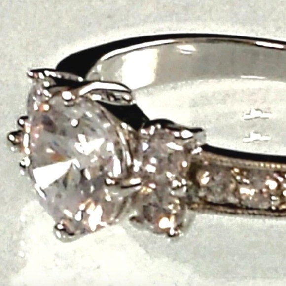 Silver Promise Ring  Cubic Zirconia  Ring  Size 5, 9 Round petal cut - Picture 3 of 7